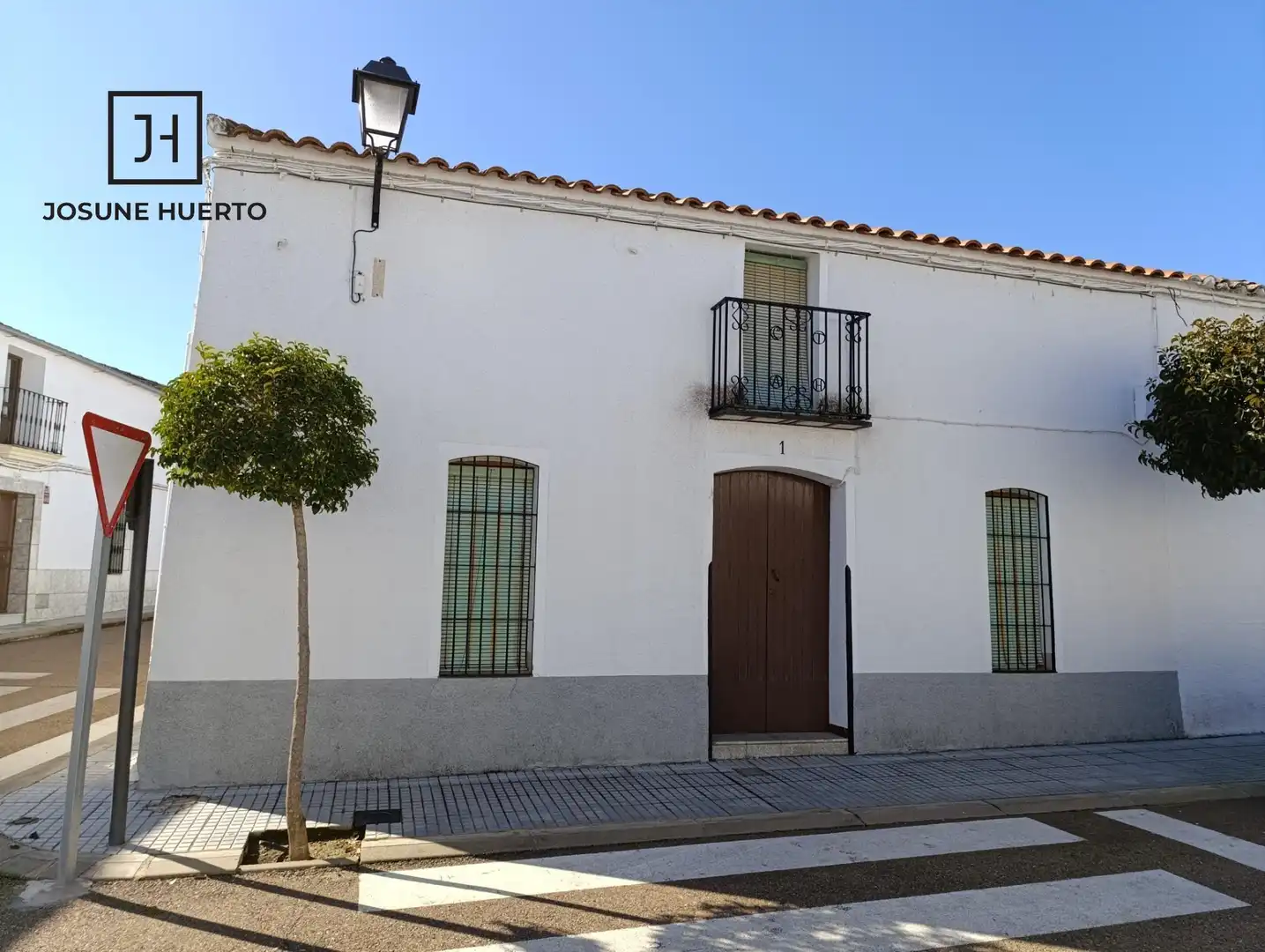 Vista exterior de Finca rústica en venda en Peraleda del Zaucejo amb Jardí privat