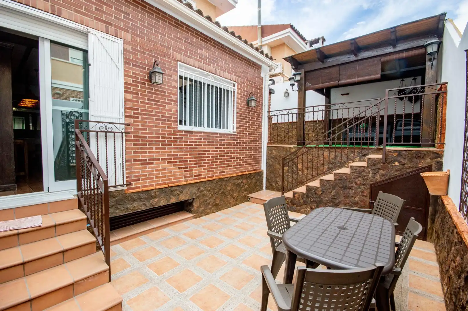 Bungalow avec jardin à louer à MANCHA DE LA 13