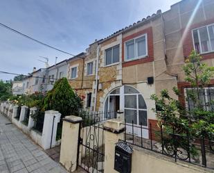 Vista exterior de Casa o xalet en venda en Burgos Capital amb Calefacció i Jardí privat