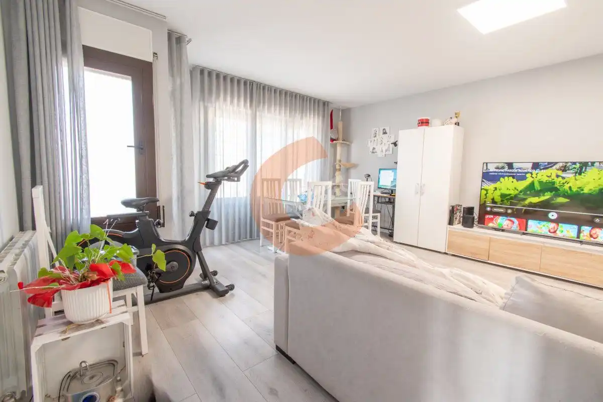 Sala d'estar de Pis en venda en El Vendrell amb Aire condicionat, Calefacció i Parquet