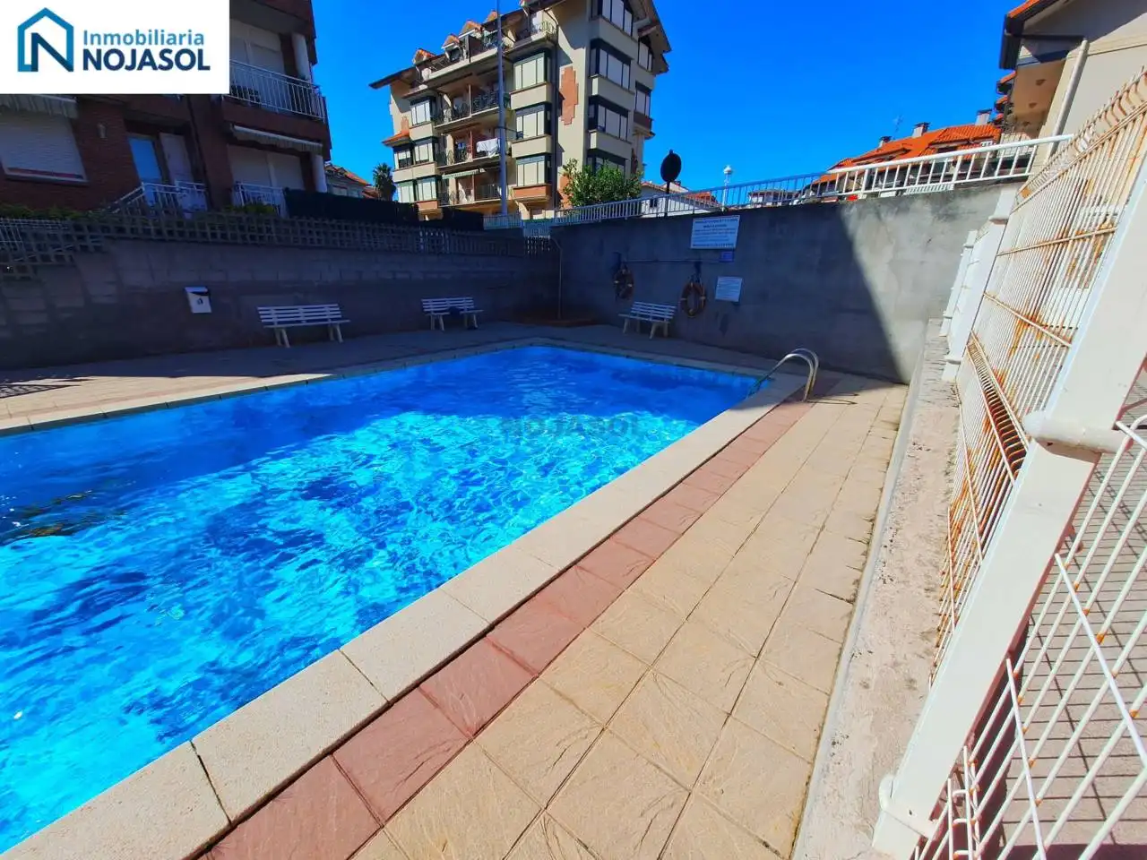 Piscina de Apartament en venda en Noja amb Calefacció, Terrassa i Moblat