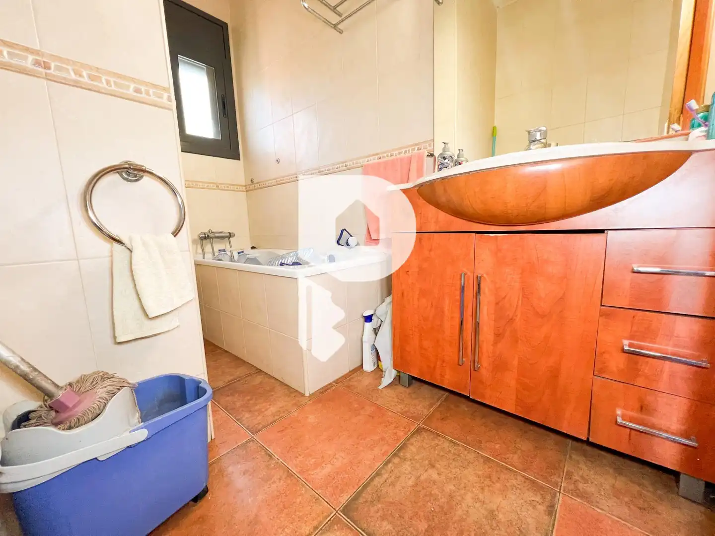 Bany de Casa o xalet en venda en Vallirana amb Aire condicionat, Calefacció i Jardí privat