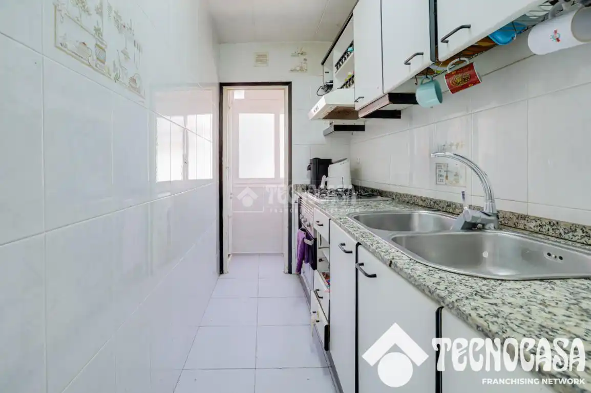 Küche von Wohnung zum Verkauf in Barcelona mit Parkett