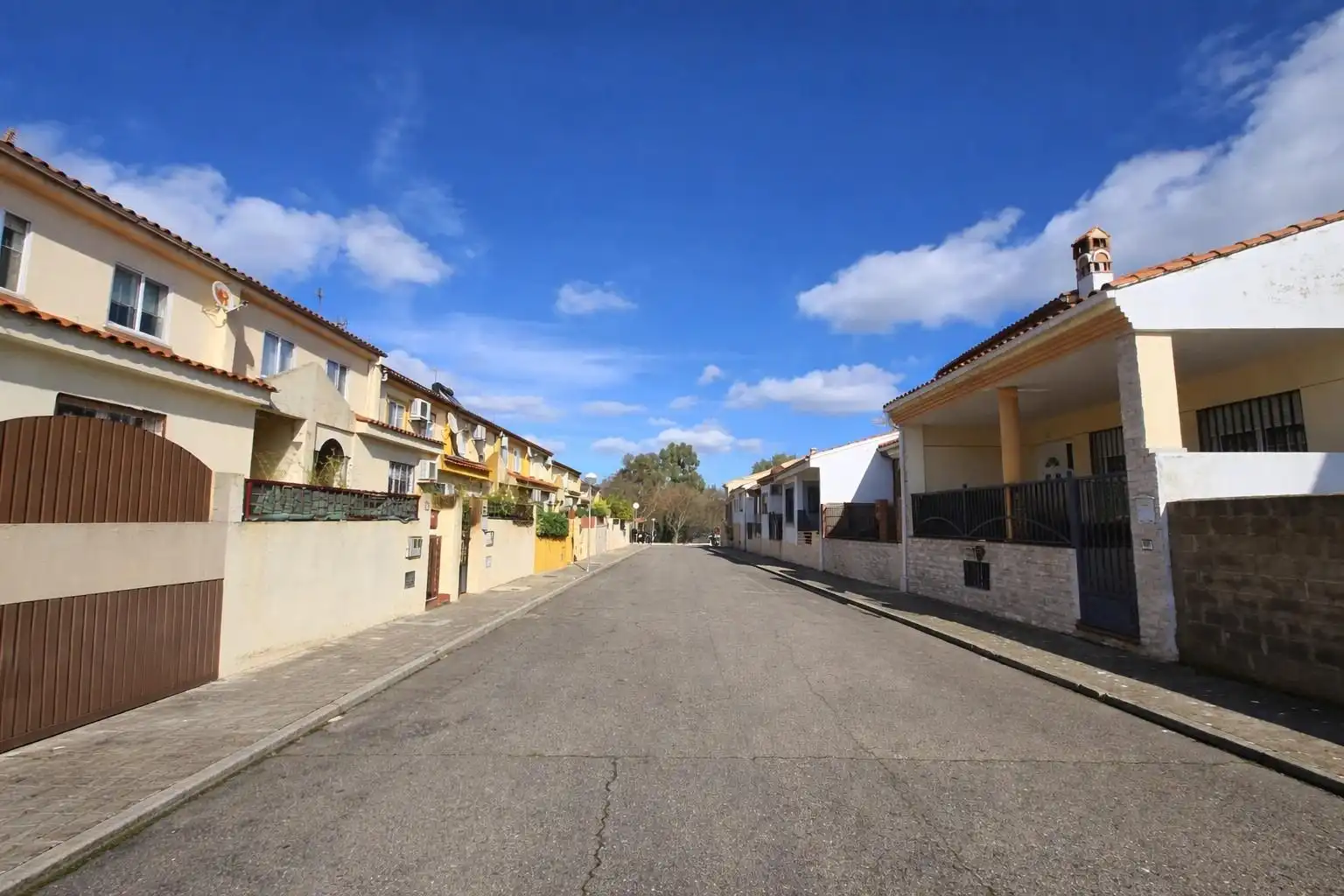 Vista exterior de Casa o chalet en venta en Malpartida de Plasencia con Trastero