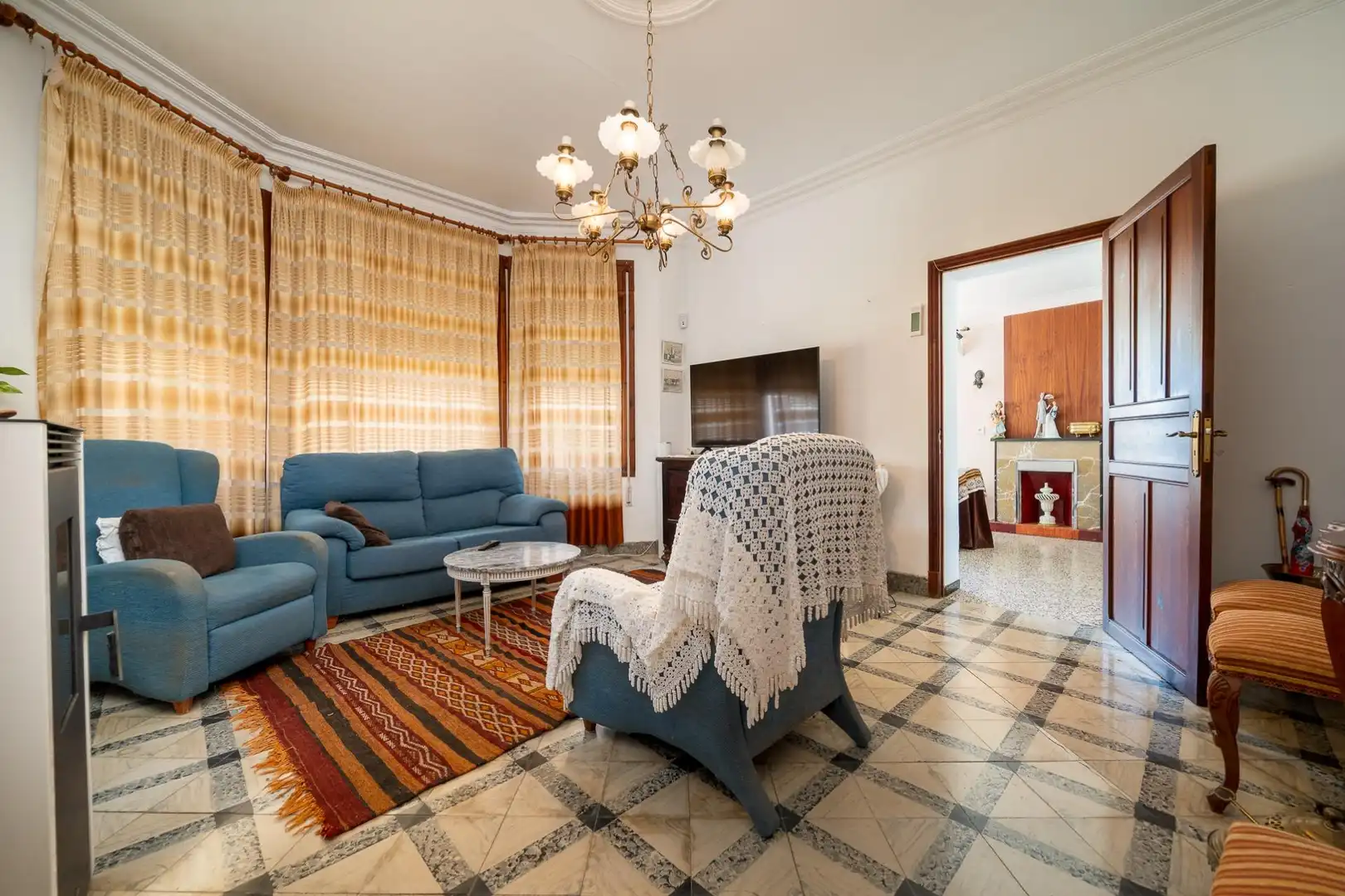 Detached house with garden for sale in DE RAMON Y CAJAL 131, imagen 3