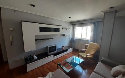 Sala d'estar de Pis en venda en Ourense Capital  amb Calefacció, Parquet i Moblat