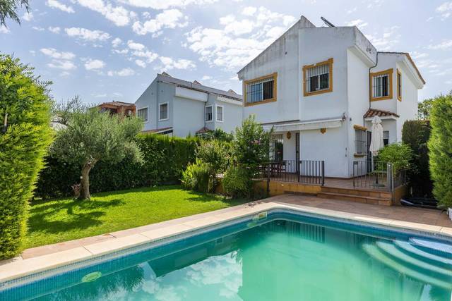 Casa-chalet en Alquiler en Calle BEGONIAS en El Zaudín - Club de Golf