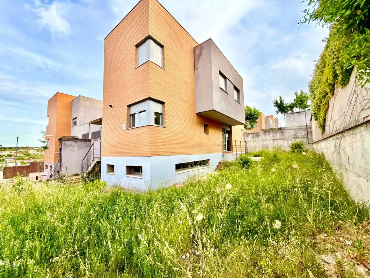 Vista exterior de Casa adosada en venta en Bargas con Calefacción, Jardín privado y Alarma