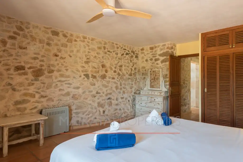 Dormitori de Finca rústica en venda en Felanitx amb Aire condicionat, Jardí privat i Terrassa