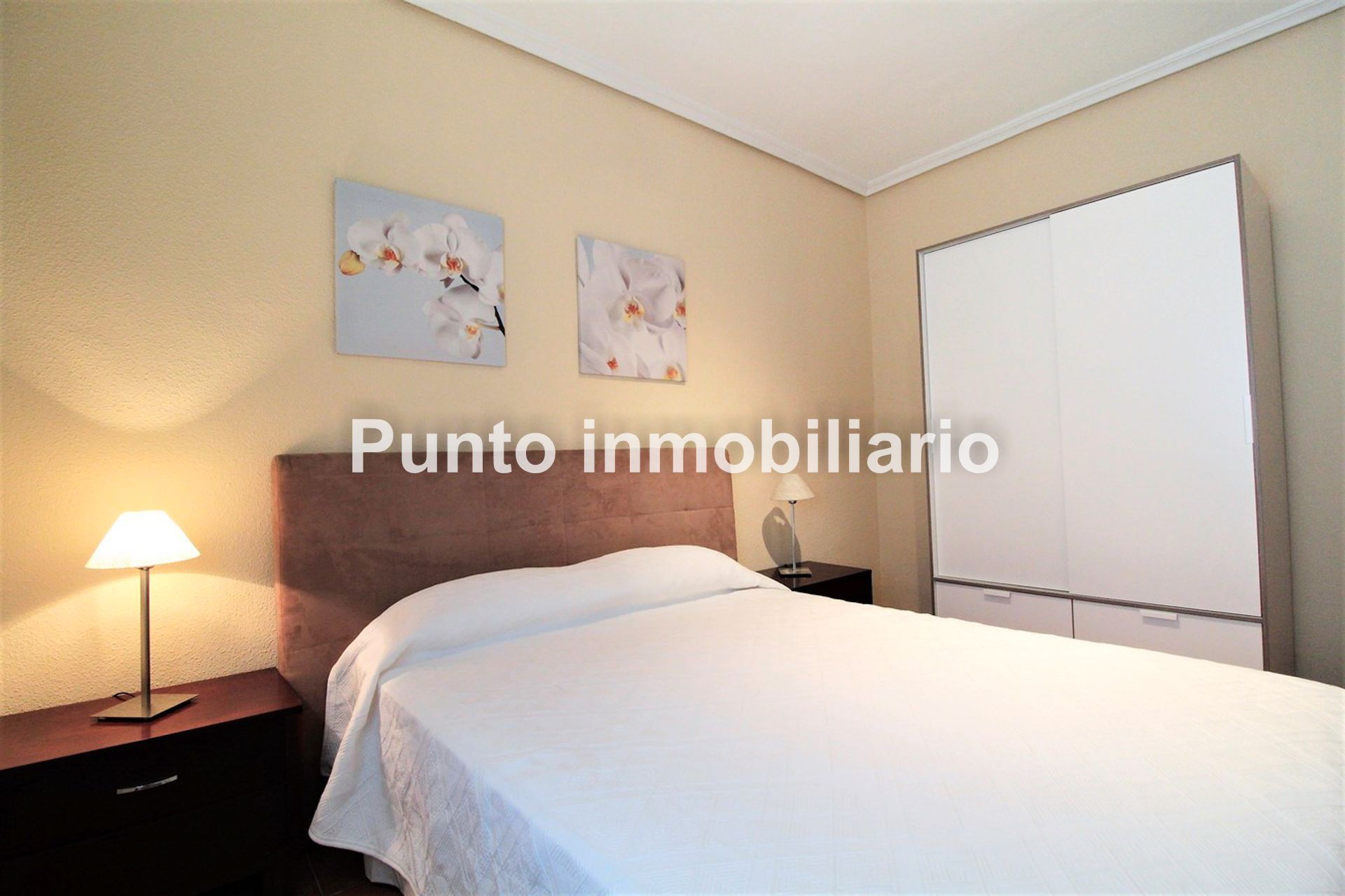 Bedroom of Flat to rent in Valladolid Capital  with Heating, Storage room and Furnished