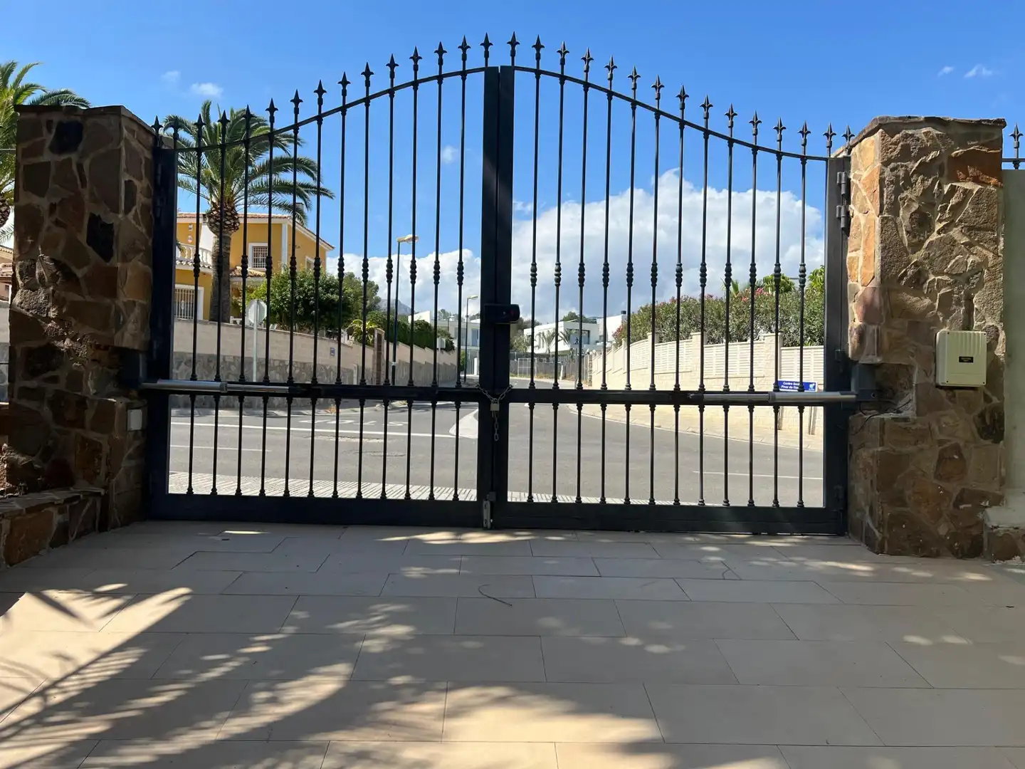 Vista exterior de Casa o chalet en venta en Benidorm con Aire acondicionado, Jardín privado y Piscina