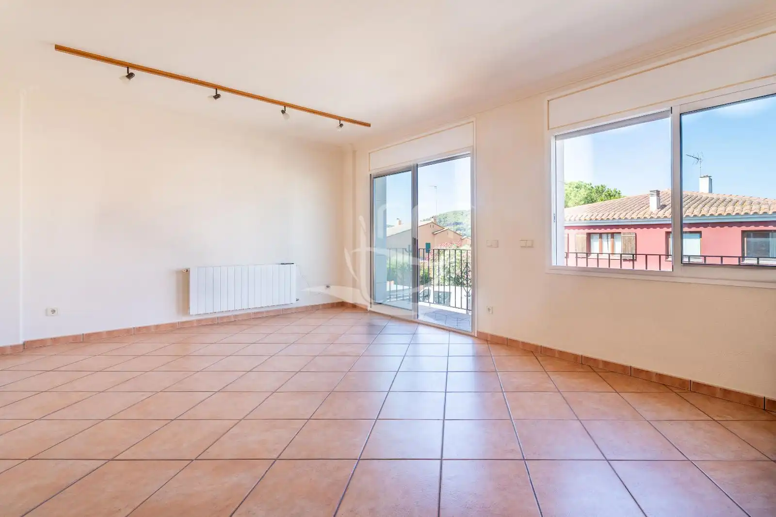 Sala de estar de Casa adosada en venta en Mont-ras con Calefacción, Jardín privado y Terraza