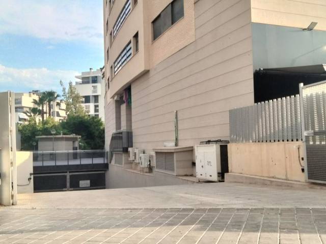 Garaje en Alquiler en Calle Médico Andrés Boldó, 1 en Paus - Poligono San Blas