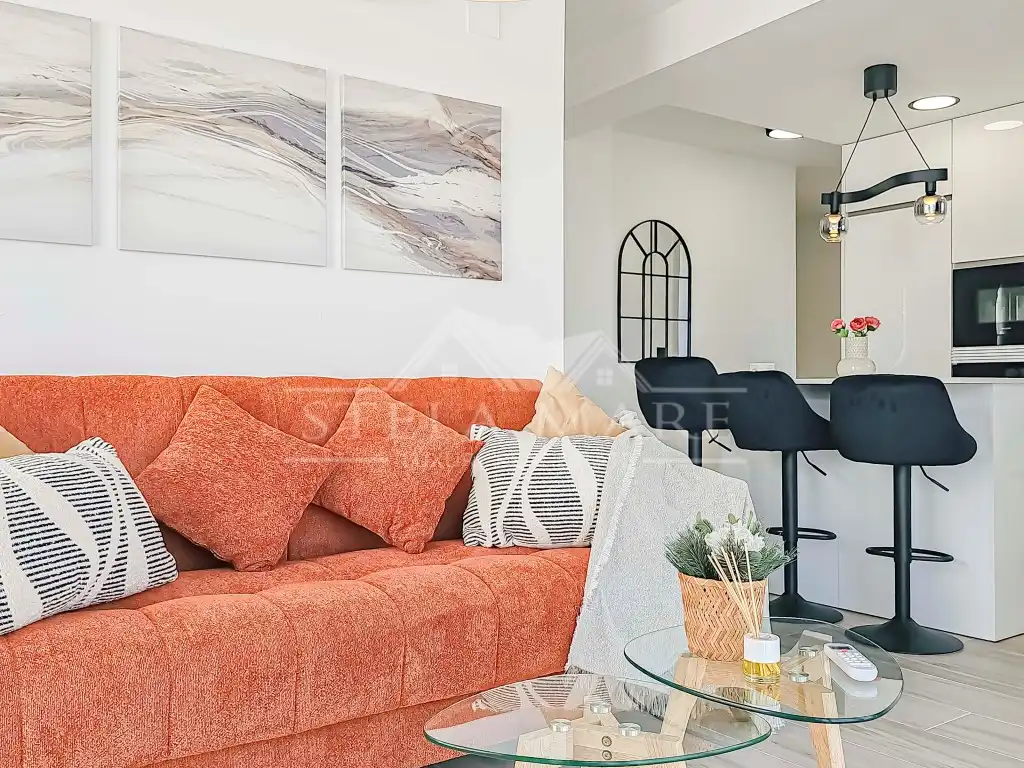 Sala d'estar de Apartament en venda en Nerja amb Aire condicionat, Terrassa i Moblat