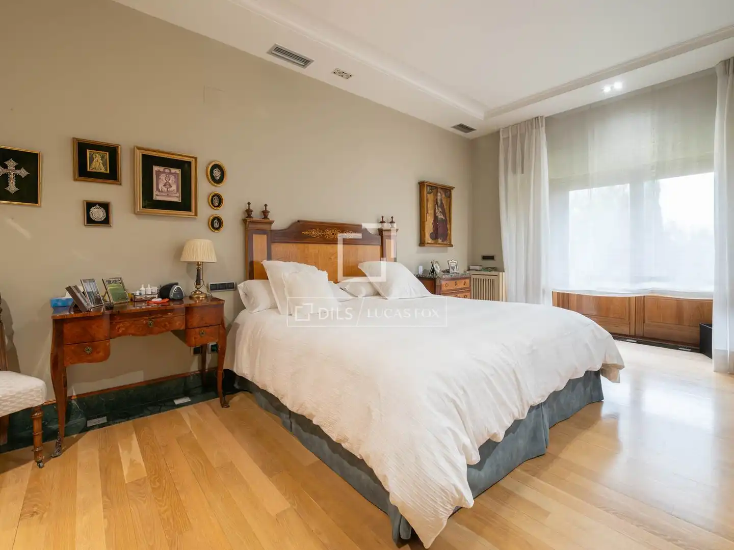 Dormitori de Casa o xalet en venda en Madrid amb Aire condicionat, Calefacció i Jardí privat
