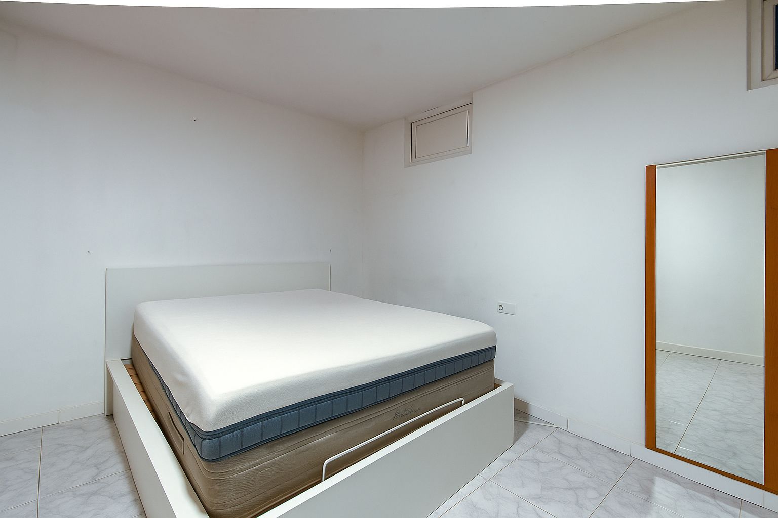 Bedroom of Flat for sale in Rubí  with Furnished