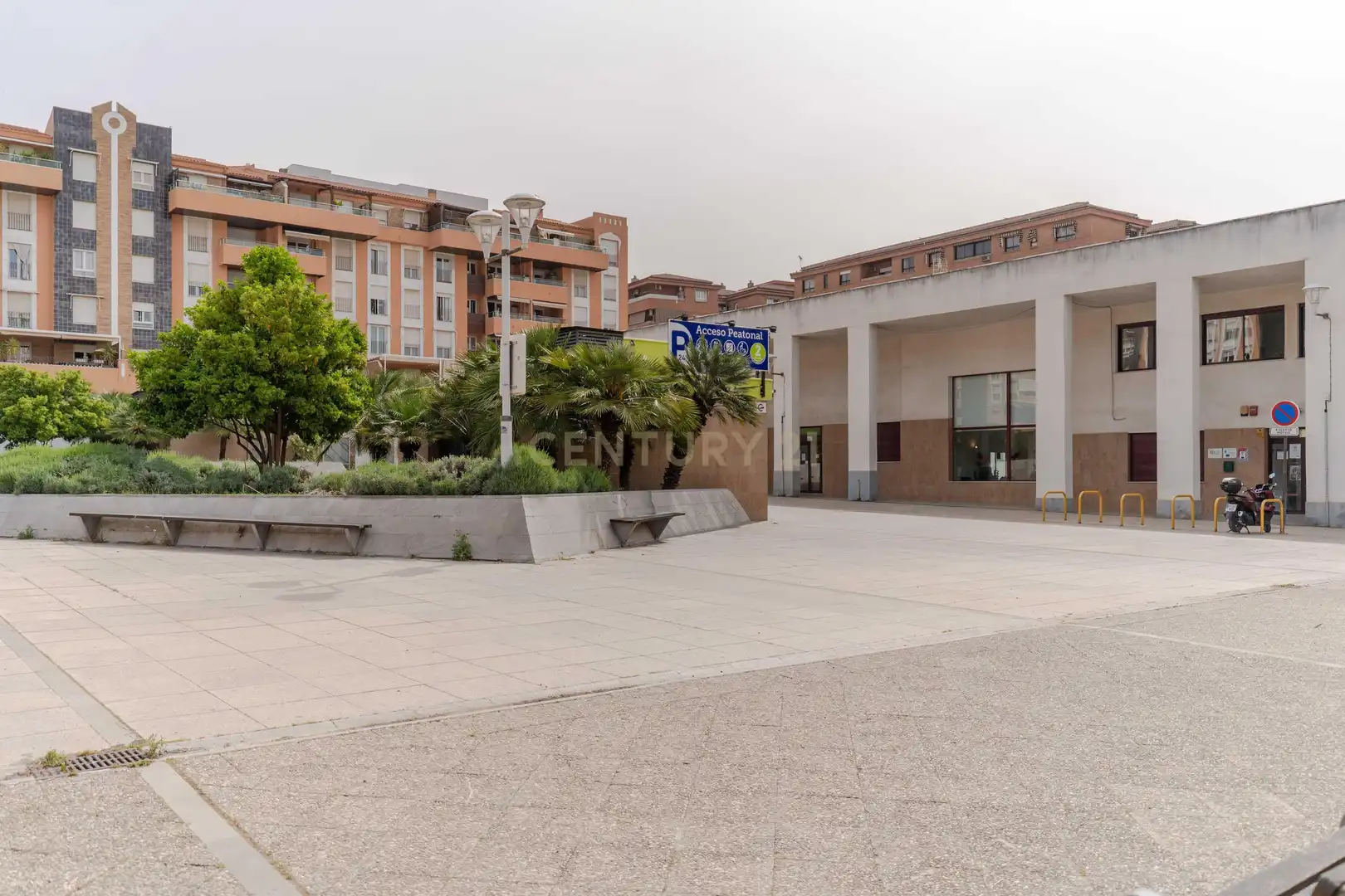 Vista exterior de Apartament en venda en Granada amb Balcó