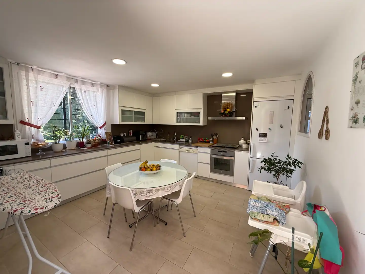 Cuina de Casa o xalet en venda en Las Rozas de Madrid amb Aire condicionat, Calefacció i Jardí privat