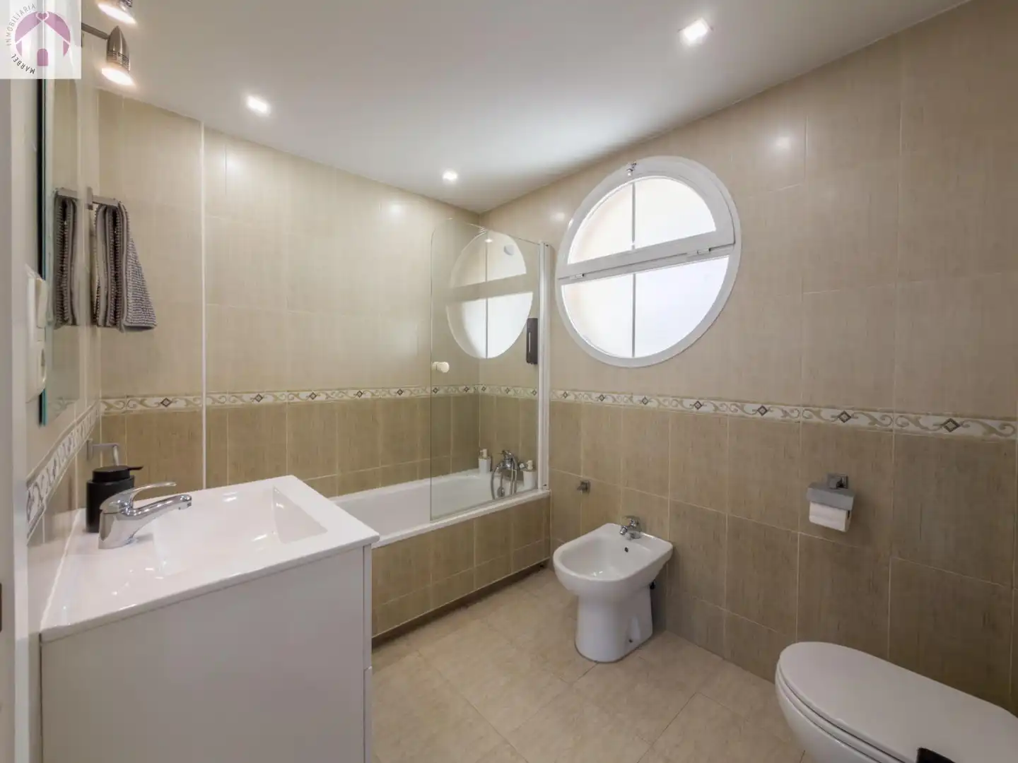Bathroom of Detached homes for sale in Cenes de la Vega  with Air Conditioner, Heating and Terrace