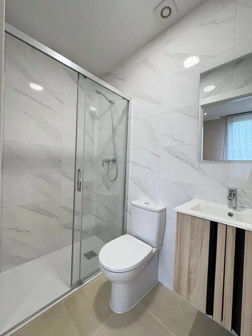 Baño de Estudio de alquiler en Arnedo con Aire acondicionado, Calefacción y Amueblado