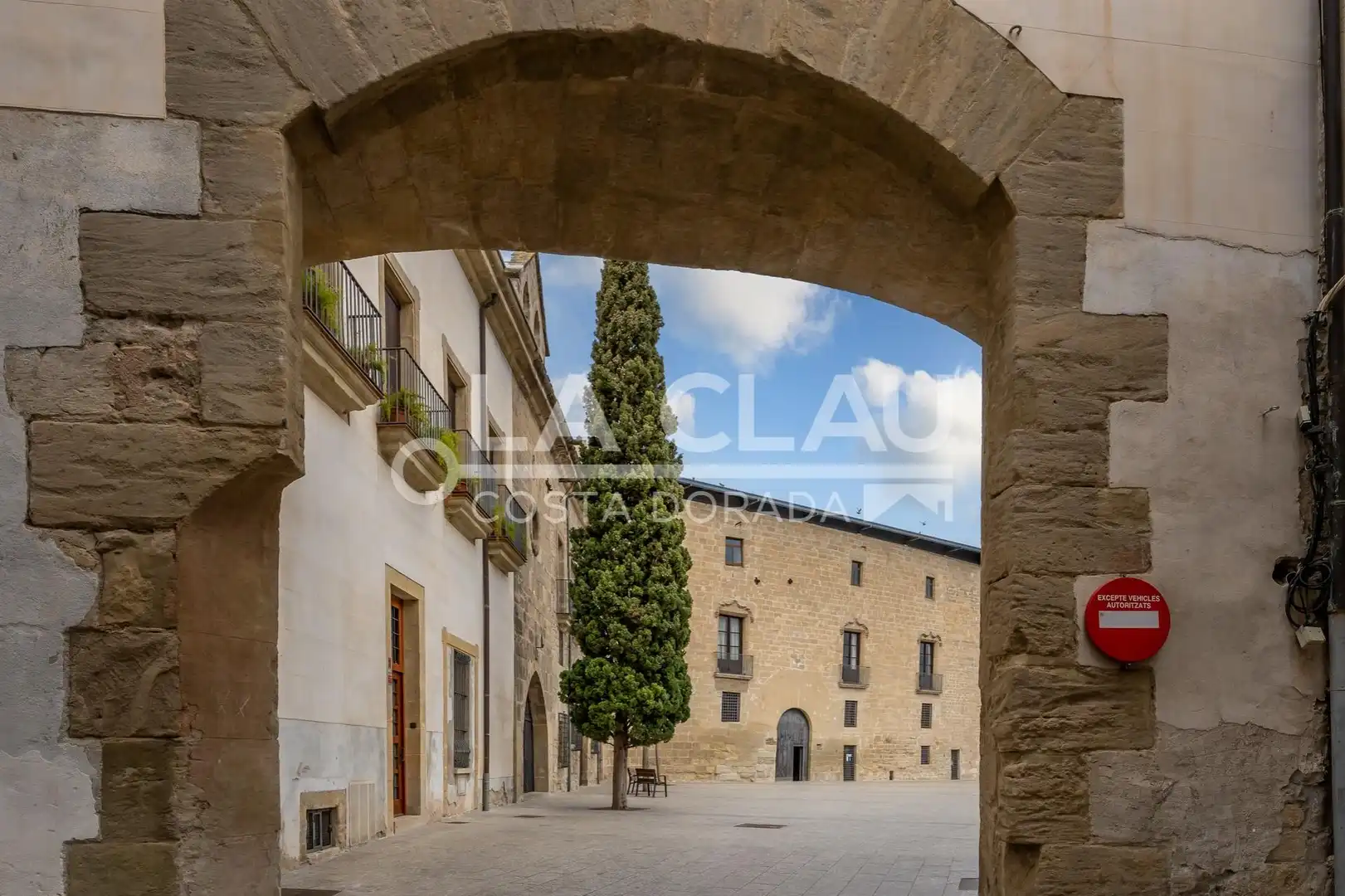 Vista exterior de Edifici en venda en Santa Coloma de Queralt
