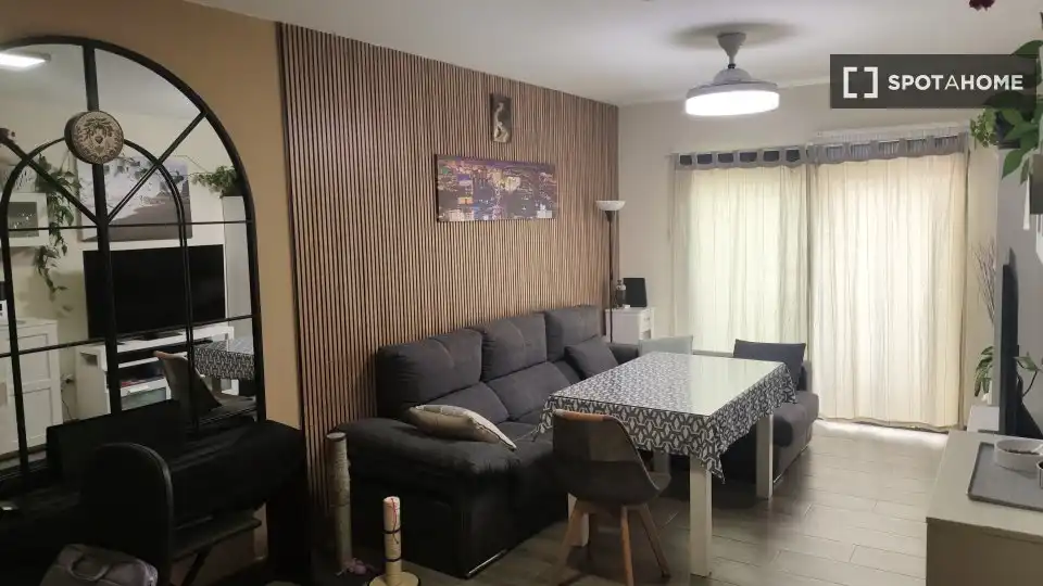 Sala de estar de Apartamento para compartir en Vélez-Málaga con Aire acondicionado, Terraza y Amueblado