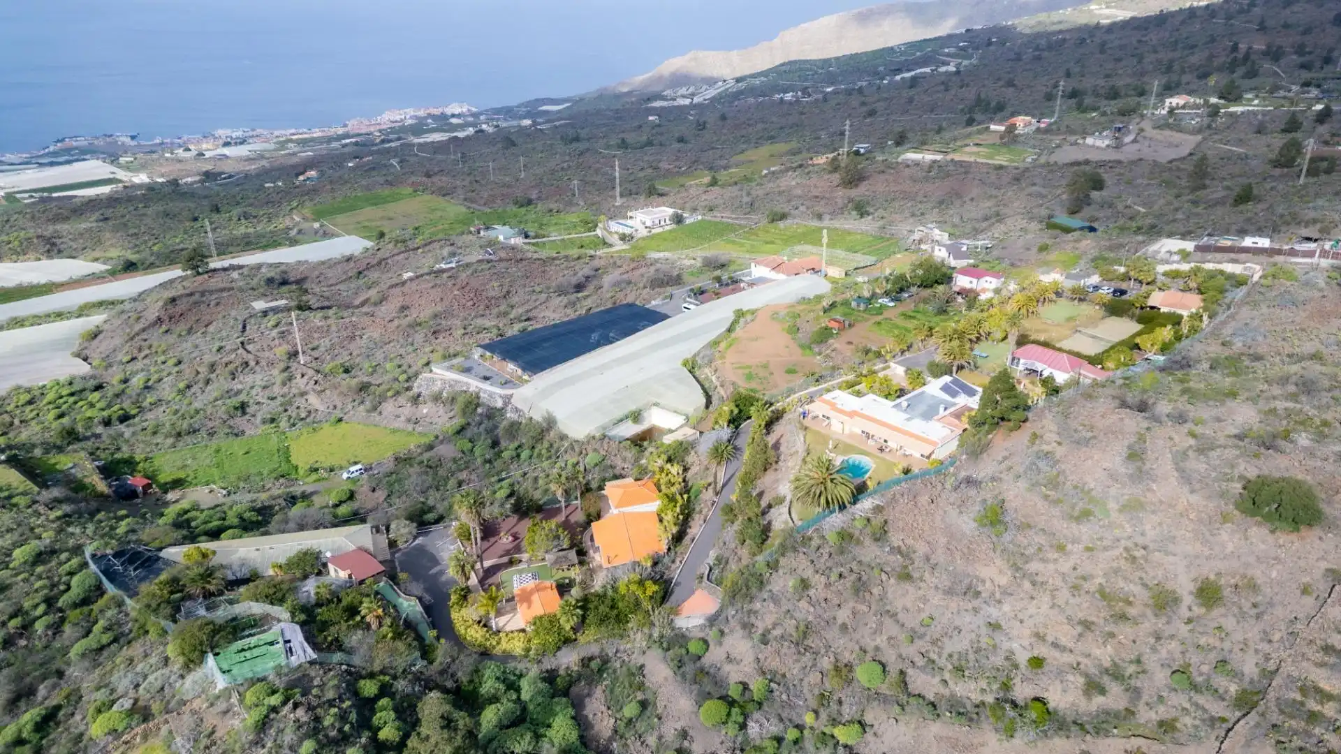 Vista exterior de Casa o xalet en venda en Guía de Isora amb Calefacció, Jardí privat i Moblat