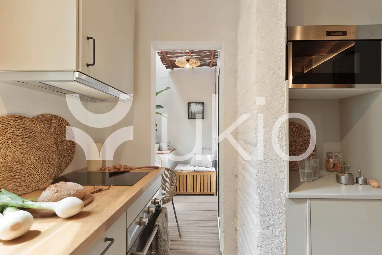 Cuina de Apartament de lloguer en Barcelona amb Aire condicionat, Calefacció i Moblat
