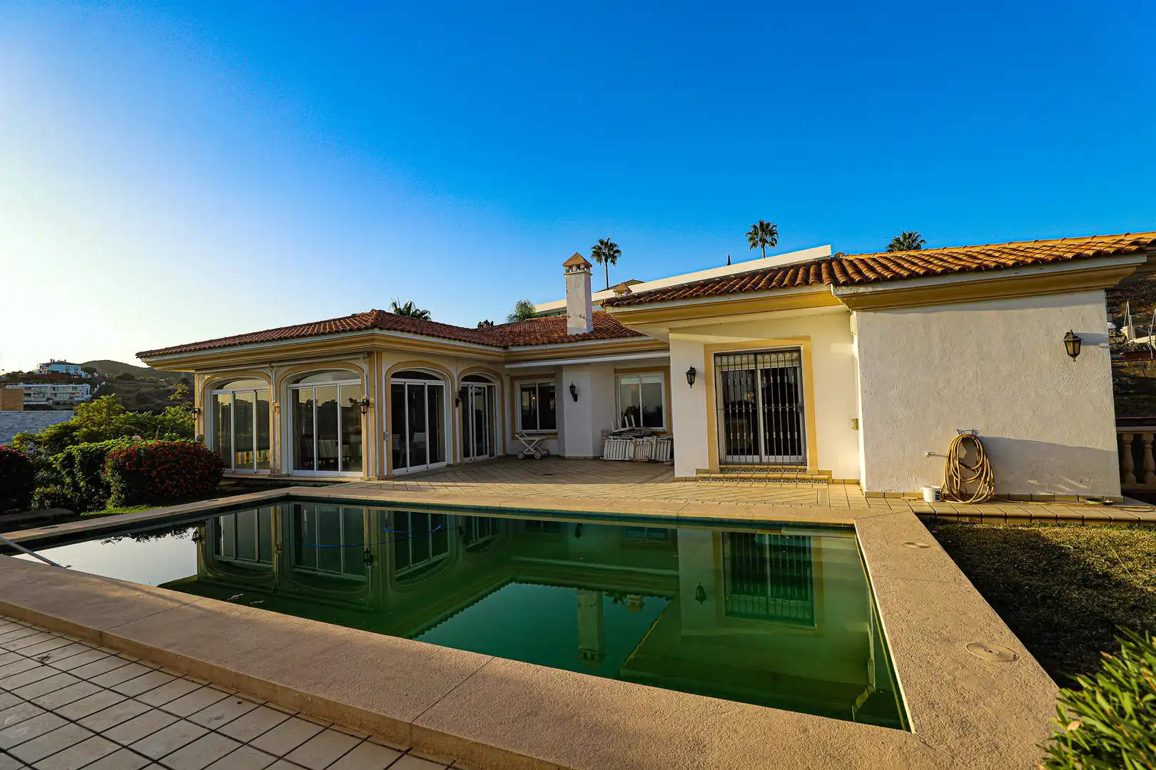 Piscina de Casa o chalet de alquiler en Benahavís con Aire acondicionado, Calefacción y Terraza