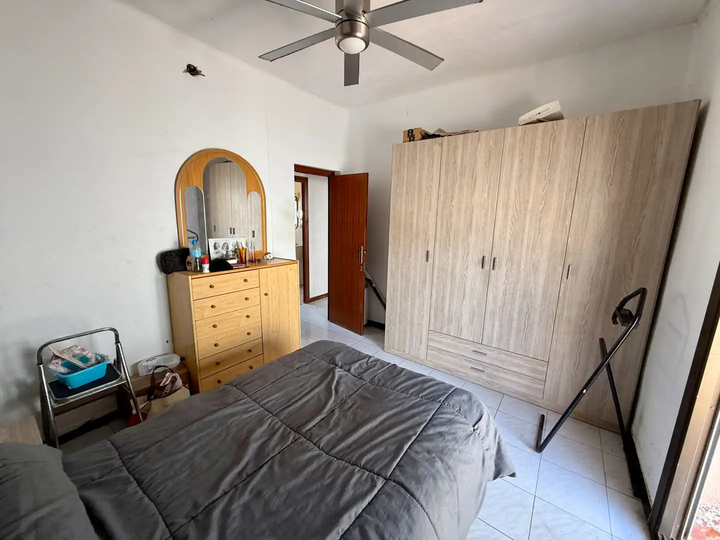 Habitación de Casa adosada en venta en Barcelona con Calefacción, Terraza y Balcón