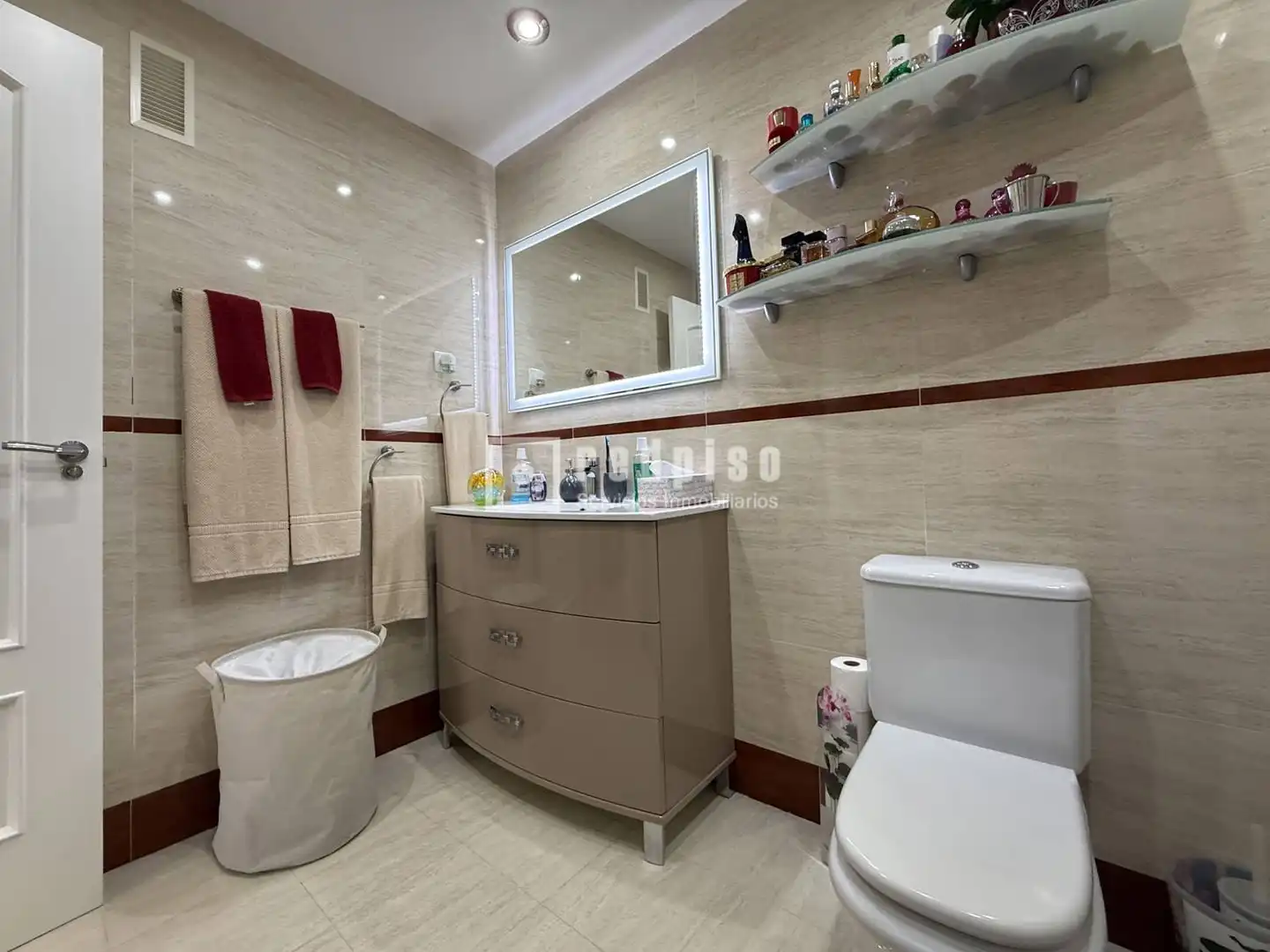 Baño de Piso en venta en Málaga con Aire acondicionado, Calefacción y Jardín privado