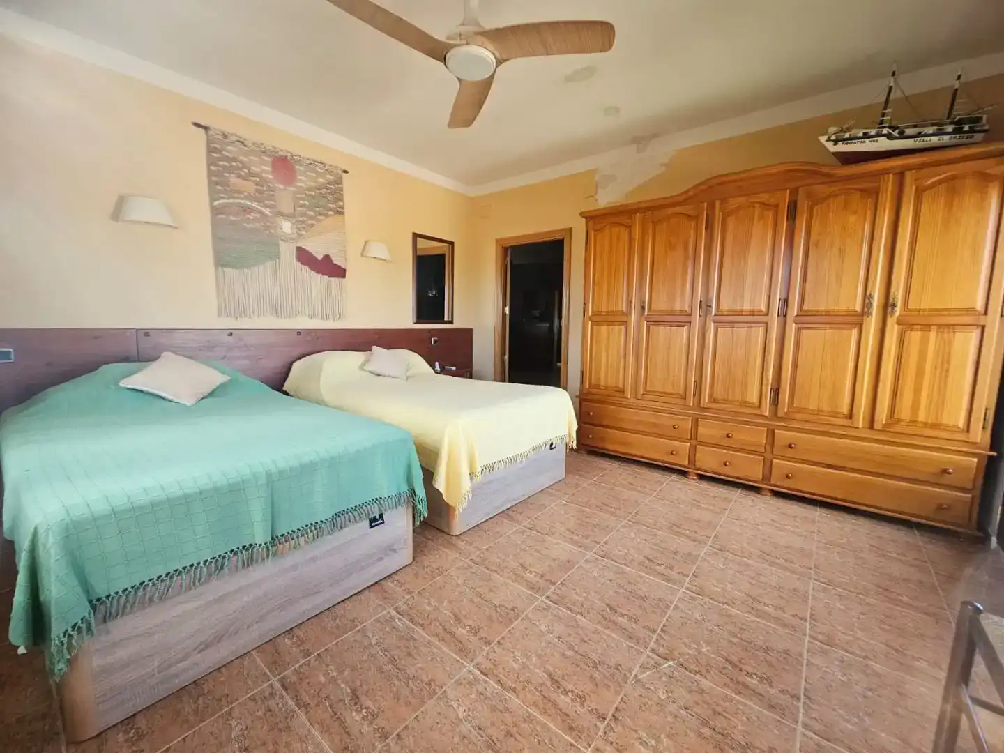 Dormitori de Casa o xalet en venda en Navahermosa amb Aire condicionat, Piscina i Balcó