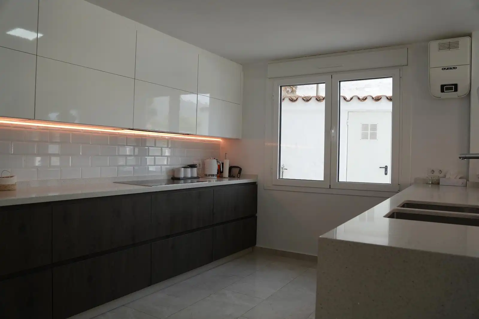 Cuina de Casa o xalet de lloguer en Marbella amb Jardí privat, Terrassa i Piscina