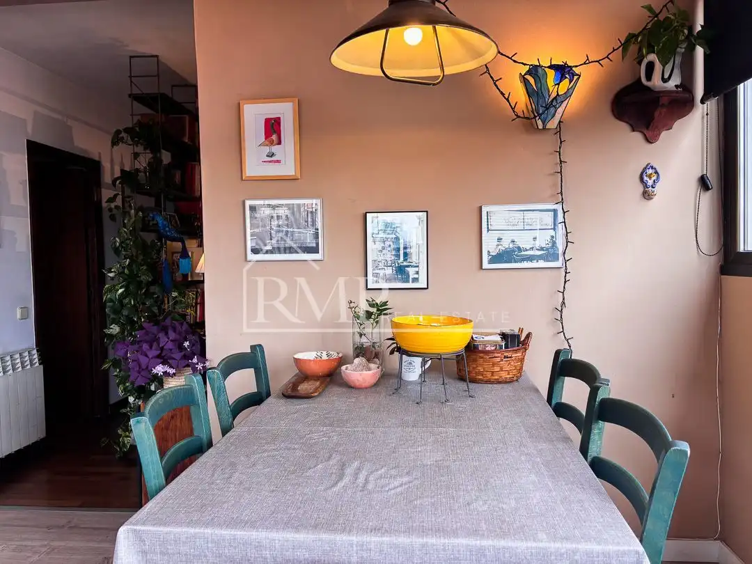 Esszimmer von Dachboden zum Verkauf in Barcelona mit Heizung, Terrasse und Abstellraum