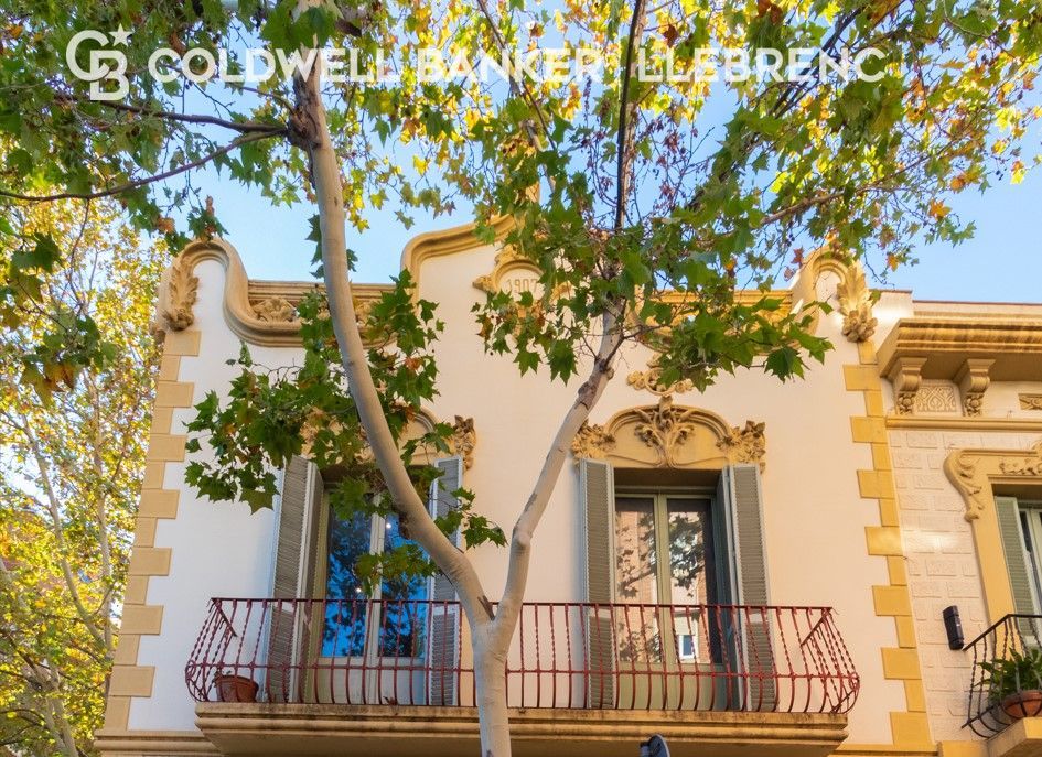 Exterior view of Single-family semi-detached for sale in  Barcelona Capital  with Air Conditioner, Parquet flooring and Terrace