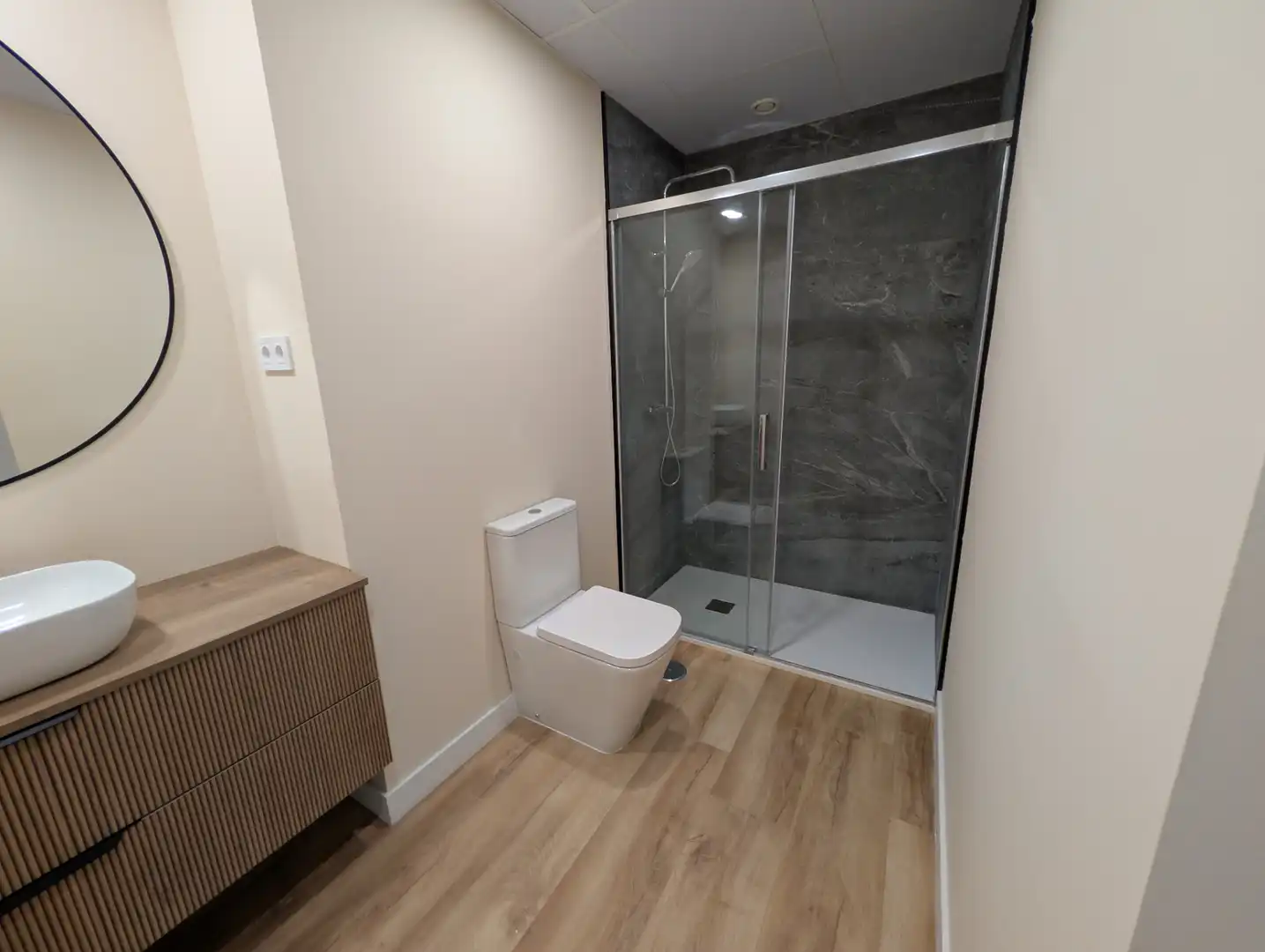 Badezimmer von Büro zur Miete in Rivas-Vaciamadrid mit Klimaanlage, Heizung und Terrasse