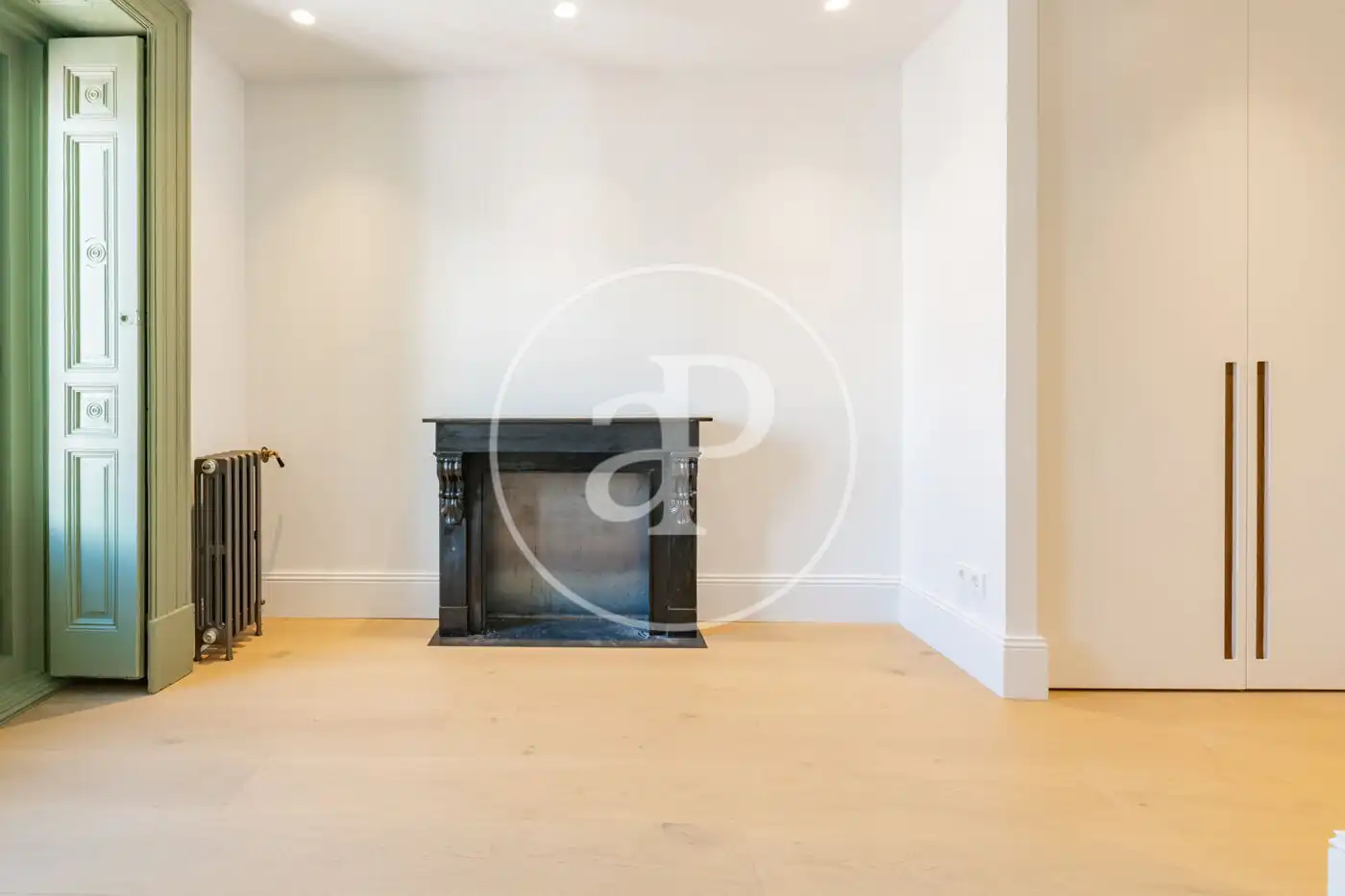 Living room of Flat for sale in Madrid  with Air Conditioner, Heating and Balcony
