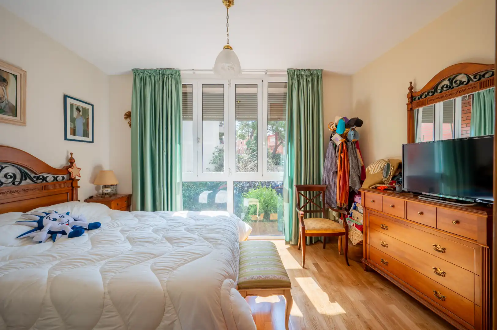 Schlafzimmer von Einfamilien-Reihenhaus zum Verkauf in Sant Cugat del Vallès mit Klimaanlage, Heizung und Privatgarten