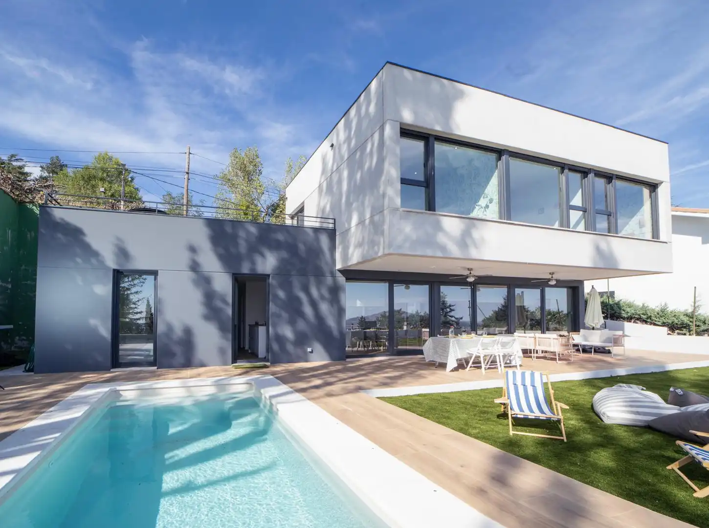 Casa amb terrassa en venda a Calle de Restituto Moreno