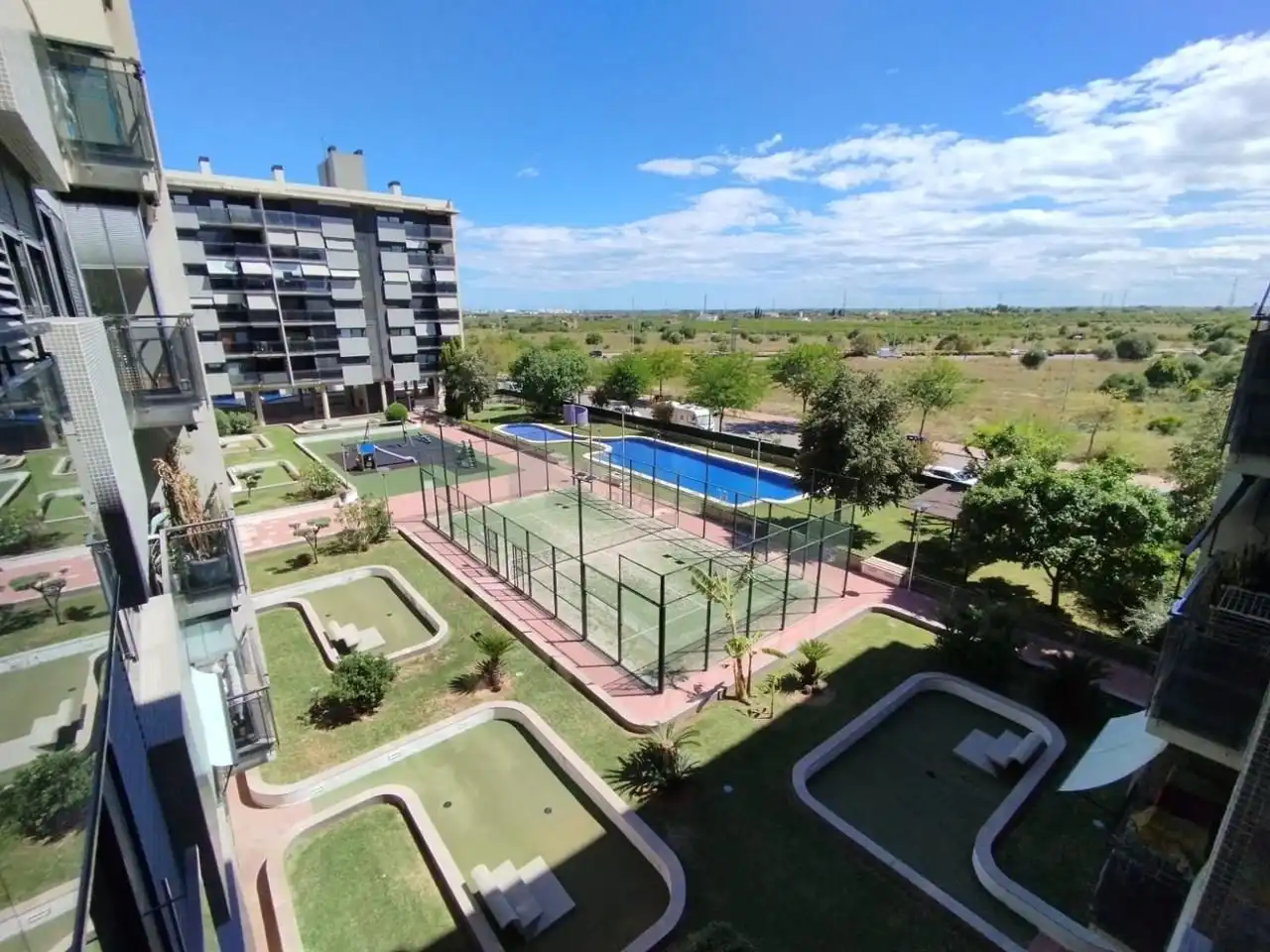 Piscina de Estudi en venda en Castellón de la Plana / Castelló de la Plana amb Aire condicionat, Traster i Moblat