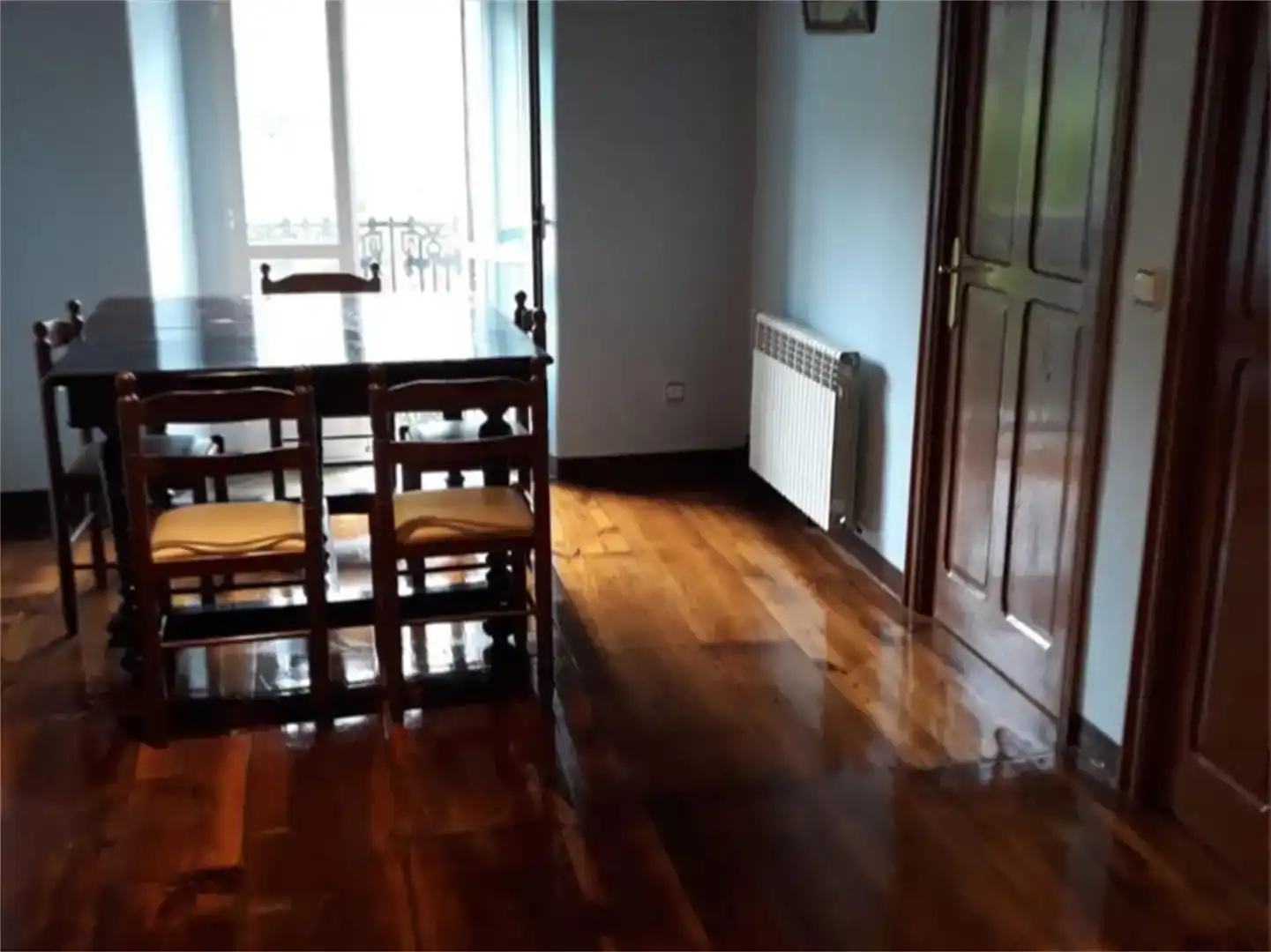Menjador de Casa adosada en venda en Ribeira de Piquín amb Jardí privat, Parquet i Moblat