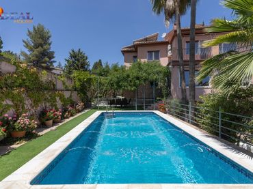 Casa con piscina en venta en San Francisco - Chorillo
