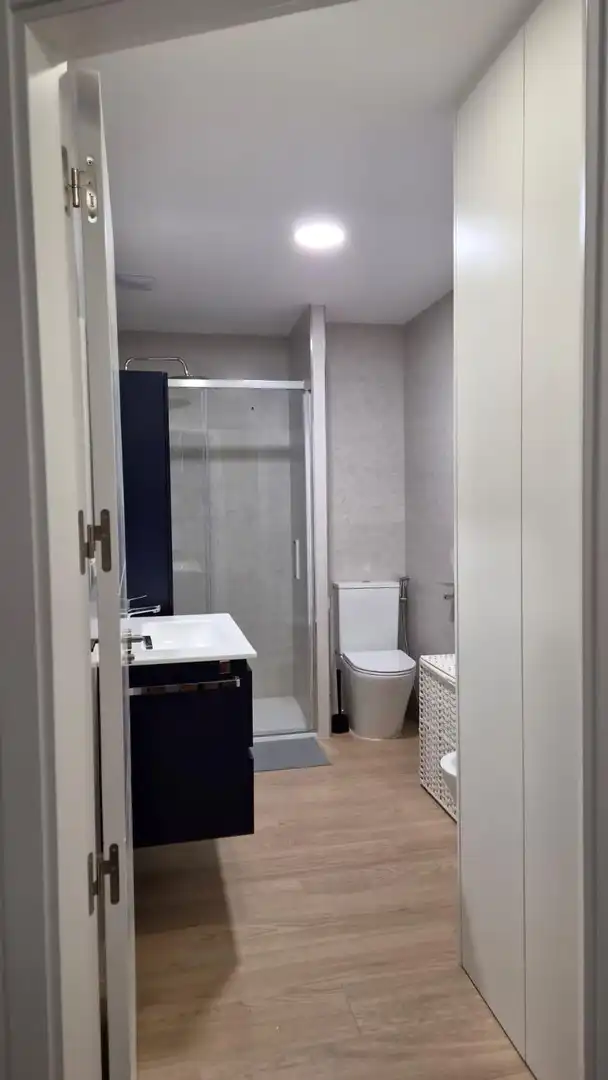 Bathroom of Flat for rent in Huelva  with Air Conditioner and Furnished