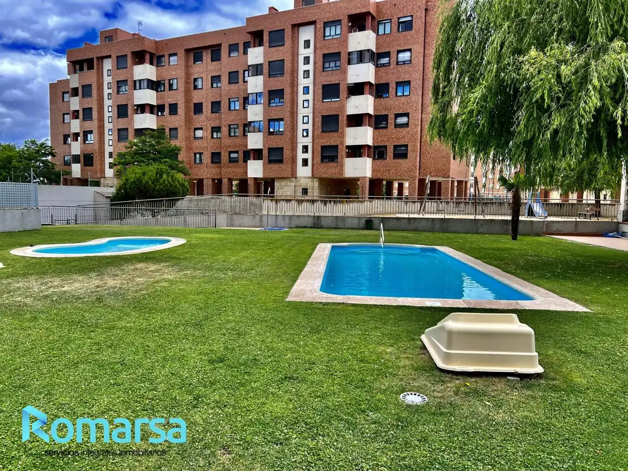 Swimming pool of Flat for rent in Ávila  with Heating, Furnished and Community pool