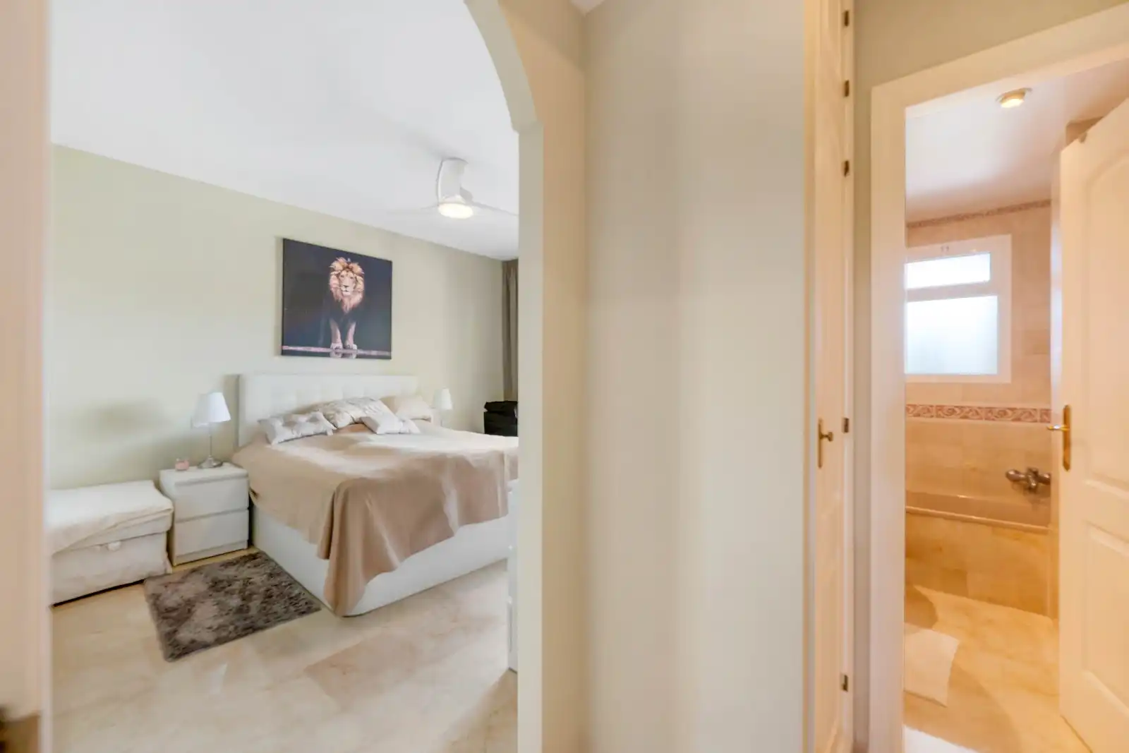 Dormitori de Apartament en venda en Marbella amb Aire condicionat, Terrassa i Moblat