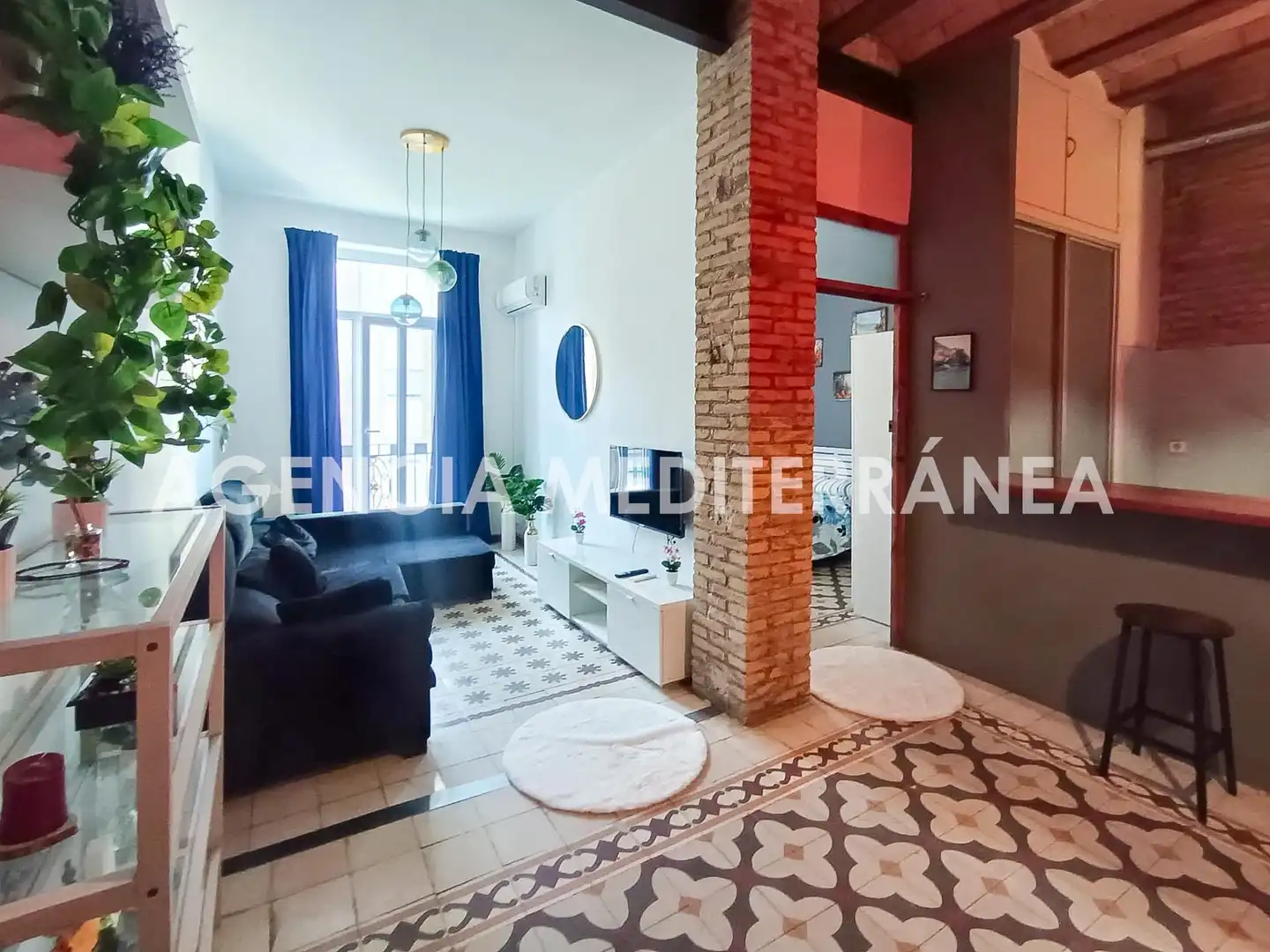 Apartment with balcony to rent in L'Eixample