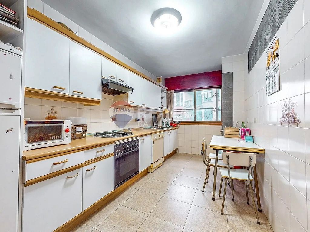 Cocina de Piso en venta en Vigo  con Calefacción, Parquet y Trastero