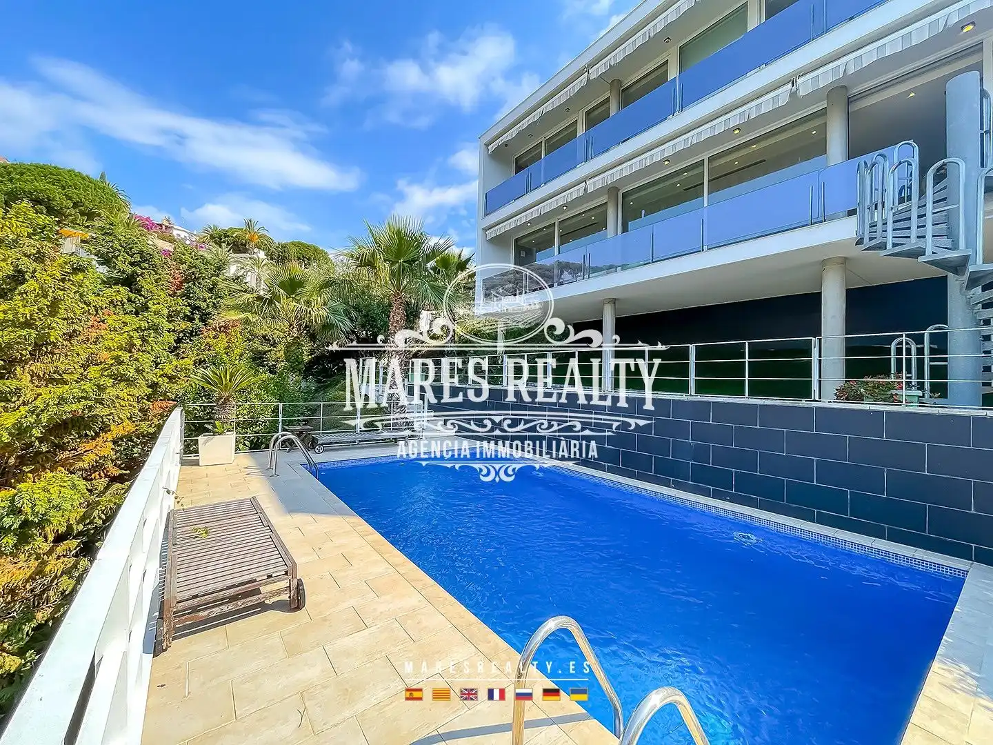 Vista exterior de Casa o xalet en venda en Lloret de Mar amb Aire condicionat, Calefacció i Jardí privat