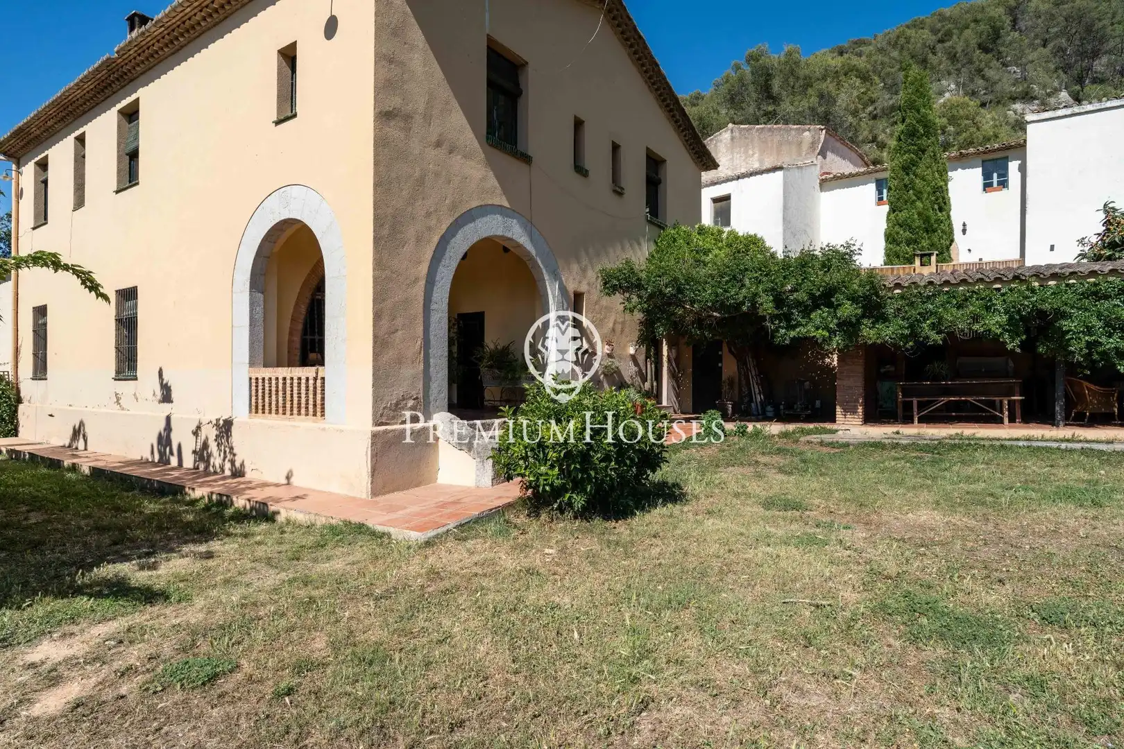 Vista exterior de Finca rústica en venda en Sant Pere de Ribes amb Calefacció i Jardí privat