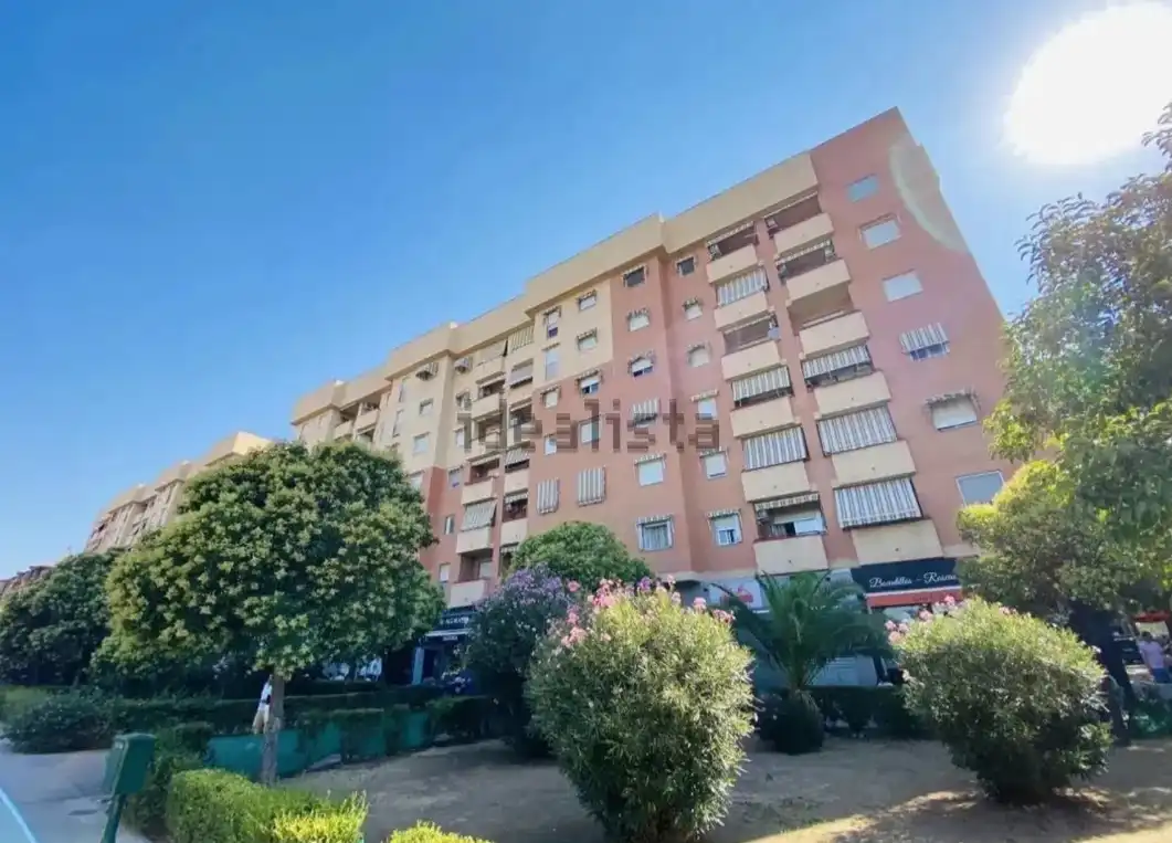Vista exterior de Piso de alquiler en Granada con Amueblado, Lavadora y TV